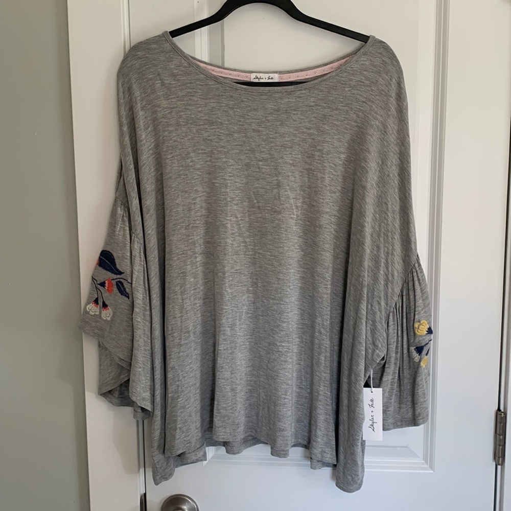 NWT Skylar + Jade Gray Top w/Embroidered Detailing